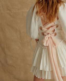 AJE overture laced up mini white size 8