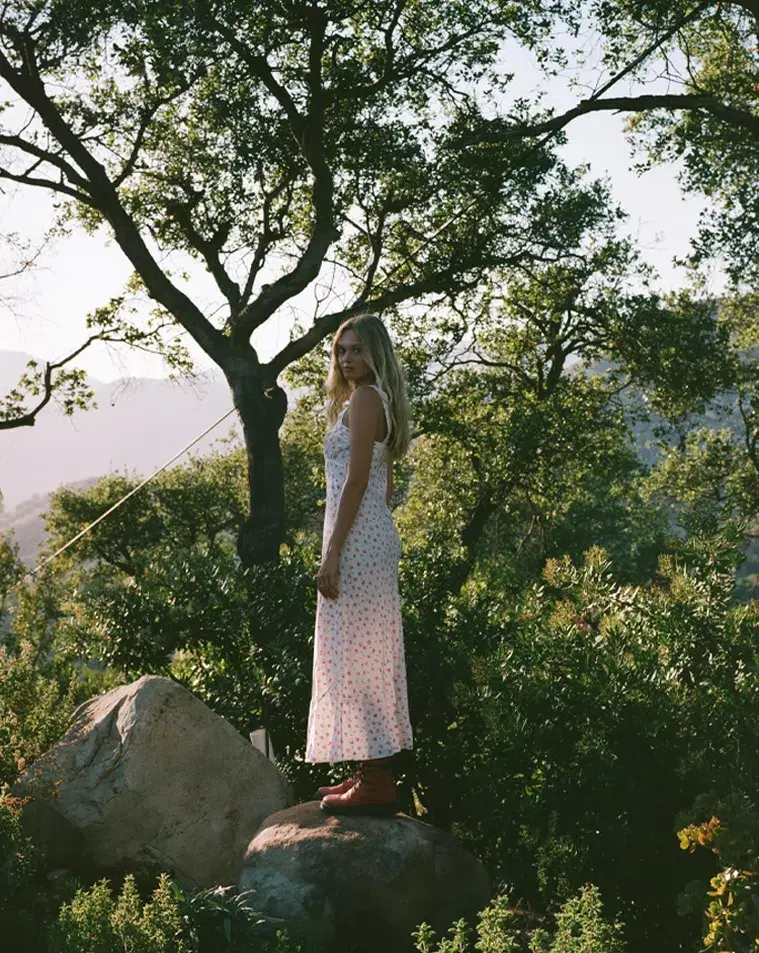 Réalisation Par The The Dharma in Baby Rose Size 8 for rent on The Volte - main image