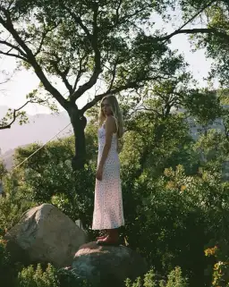 Réalisation Par The The Dharma in Baby Rose Size 8 for rent on The Volte - image 3