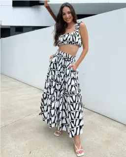 Sheike Heartbreaker Set Top & Skirt Print Size 10 and 8