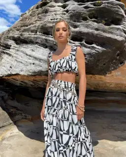 Sheike Heartbreaker Set Top & Skirt Print Size 10 and 8