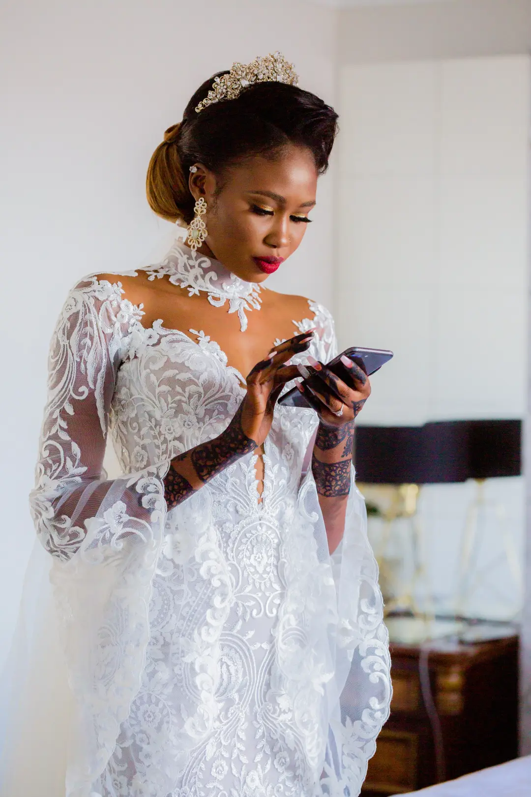 Leah Da Gloria Custom Made Wedding Dress White Size 6 for rent on The Volte - main image