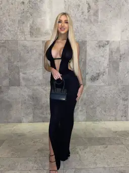 Jacquemus La Montagne Le Chiquito Nœud Bag Black for rent on The Volte - image 4