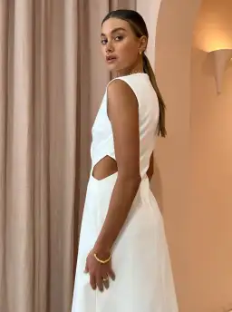 Camilla & Marc Hoxton Sleeveless Dress in Cream Size 6 for rent on The Volte - image 2