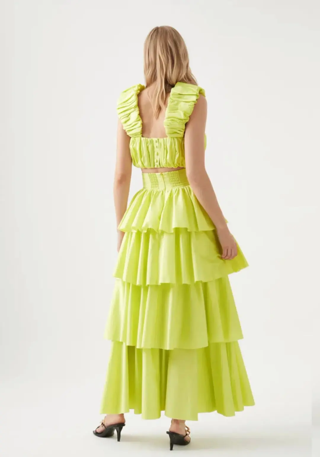 Aje Medina Set for rent on The Volte - main image