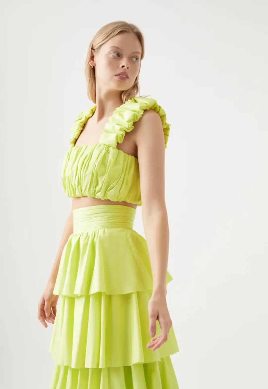 Aje Medina Set for rent on The Volte - main image