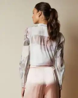 Ted Baker Mirta Floral Pussy Bow Blouse in Ivory Print in Size 2/AU 10 for rent on The Volte - image 4