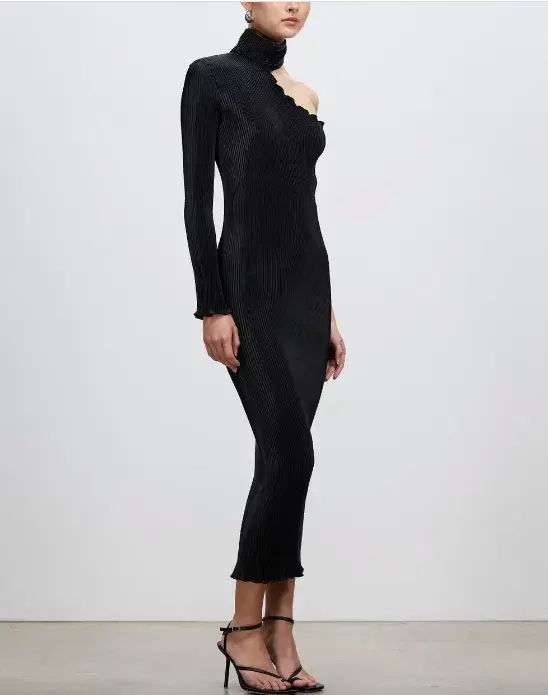 L'Idee Soiree 90's Sleeved Gown in Black Size 8 for rent on The Volte - main image