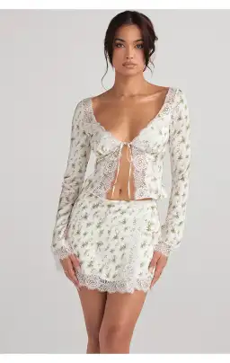 House of CB Clarissa Lace Trim Top Garden Print Size XS / AU 6 for rent on The Volte - image 2