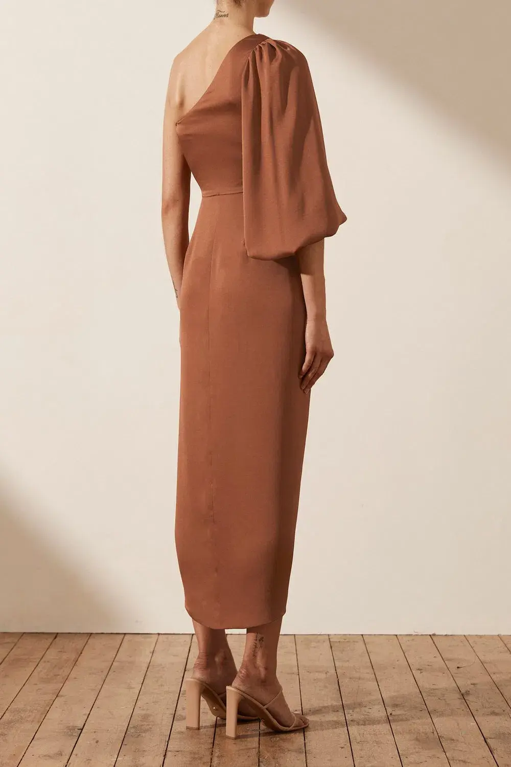 Shona Joy Luxe Tie Front One Shoulder Midi Dress in Mocha Size XS / AU 6 - Image 3